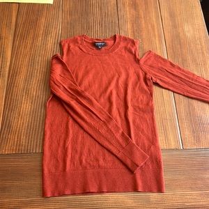 peek-a-boo shoulder long sleeve t-shirt